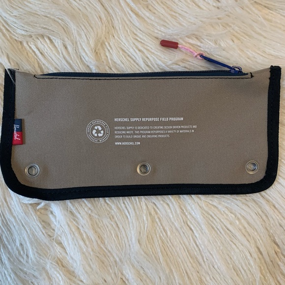 Herschel Repurpose Tan Binder Case - Picture 13 of 15